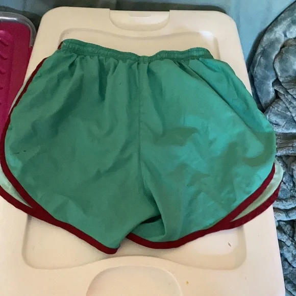 Nike running shorts size small - Picture 2 of 7
